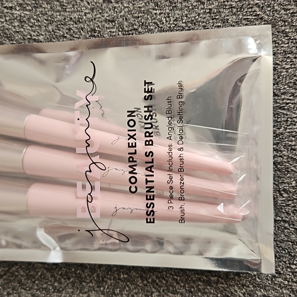 Limited Edition Jazmine Beauty Complexion Essential Brush Set - Picture 8 of 9